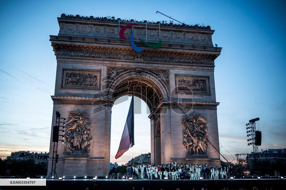 Parade Of French Athletes - Podium - Paris