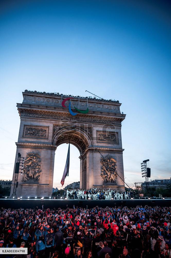 Parade Of French Athletes - Podium - Paris