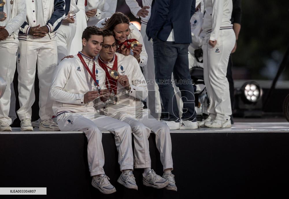 Parade Of French Athletes - Podium - Paris