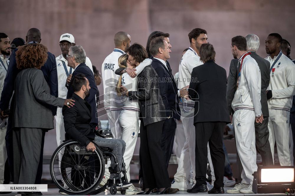 Parade Of French Athletes - Podium - Paris