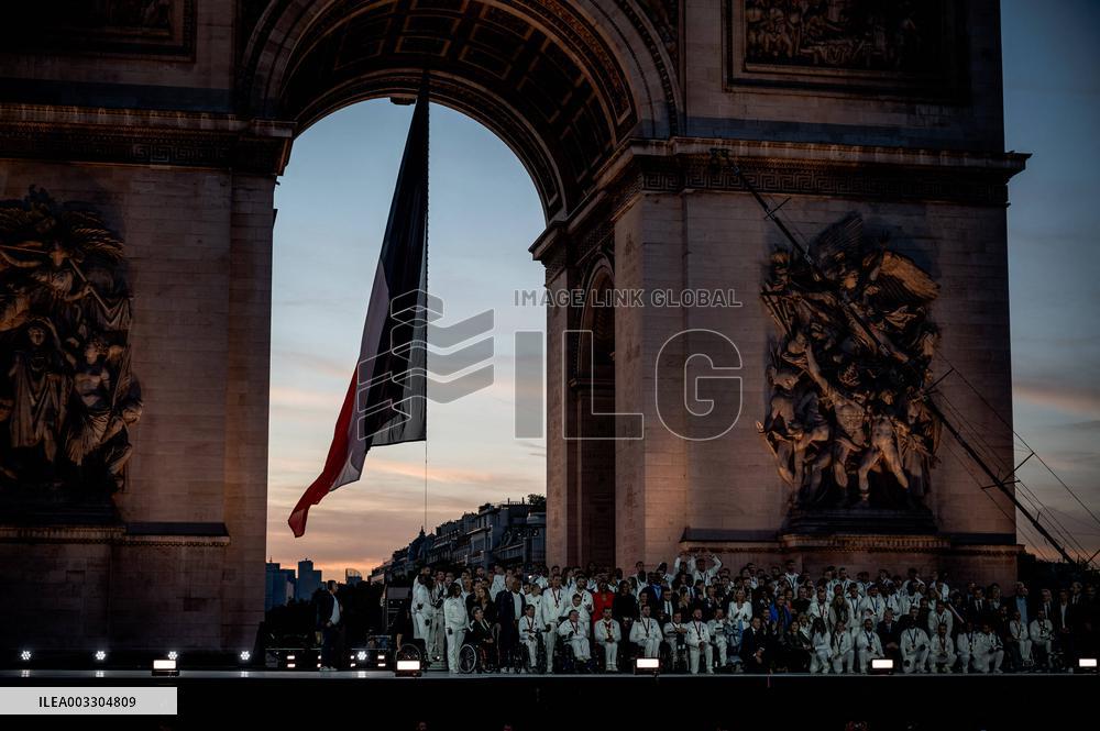 Parade Of French Athletes - Podium - Paris