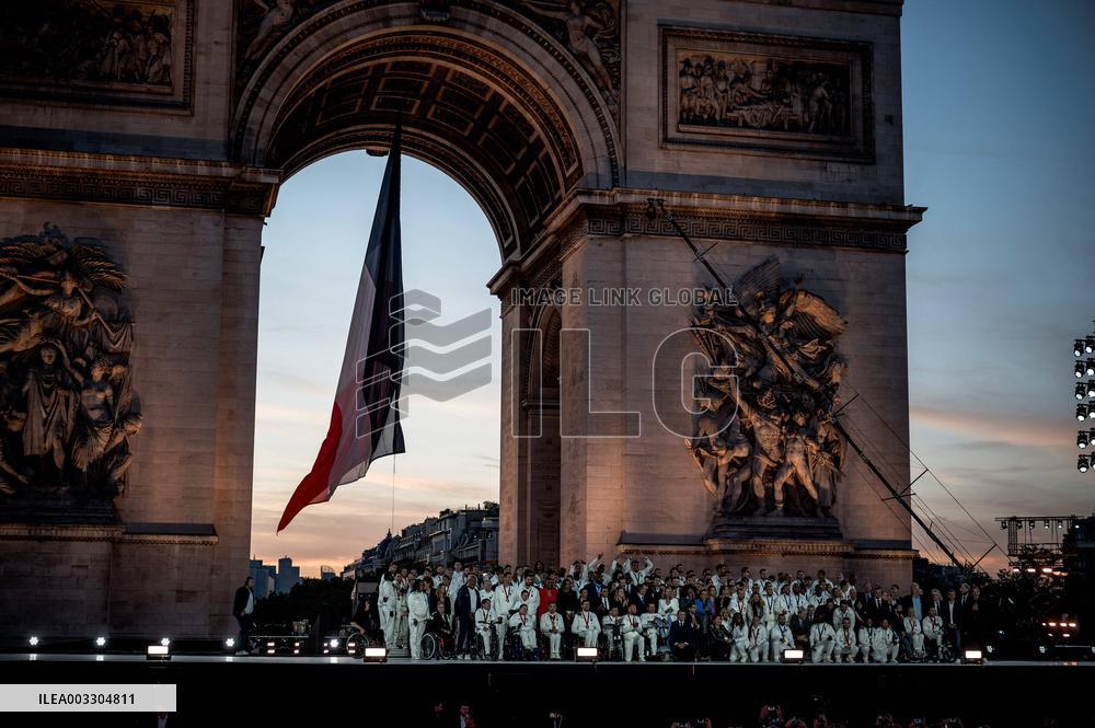 Parade Of French Athletes - Podium - Paris
