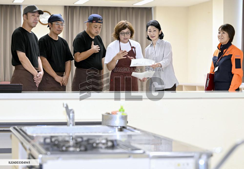 Crown Princess Kiko visits quake-hit city in central Japan