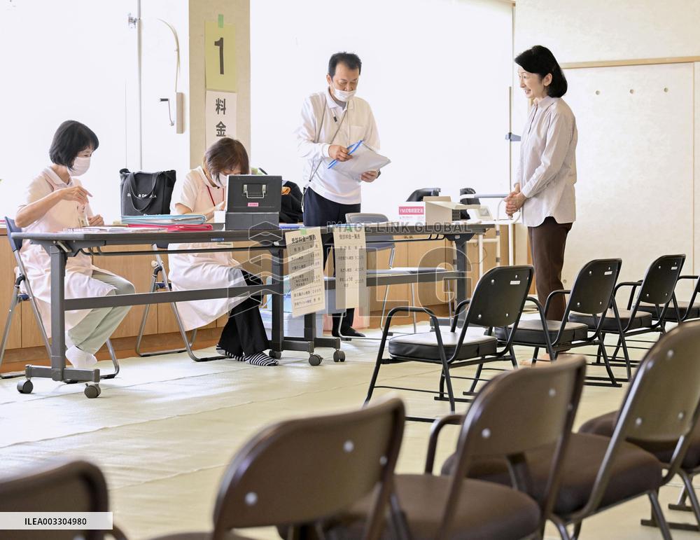 Crown Princess Kiko visits quake-hit city in central Japan