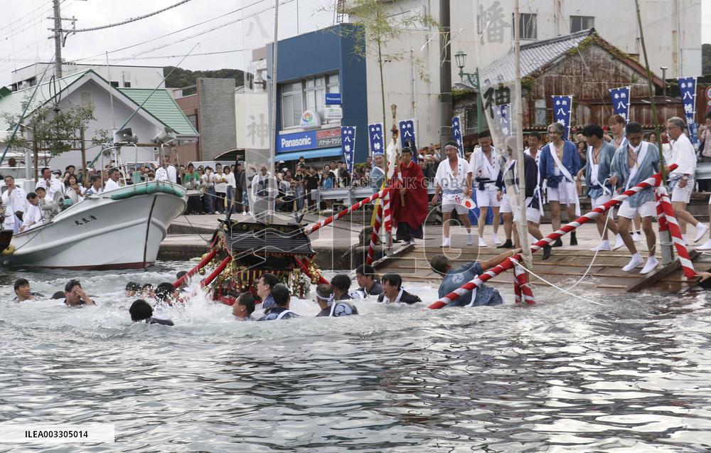 Purification ritual at western Japan shrine