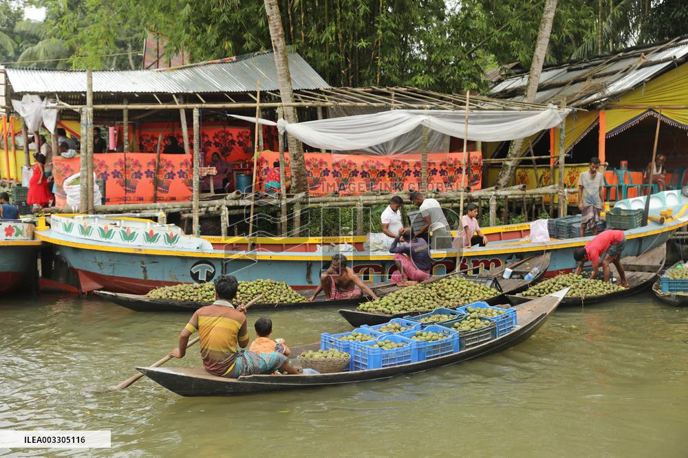 Floating Plum Market - Bangladesh