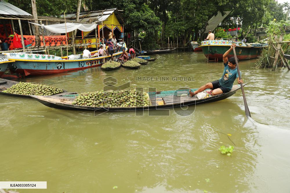 Floating Plum Market - Bangladesh