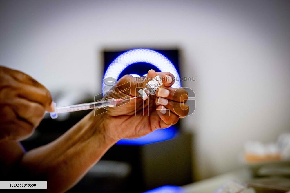 Corona Covid-19 Vaccination Illustrations - Netherlands