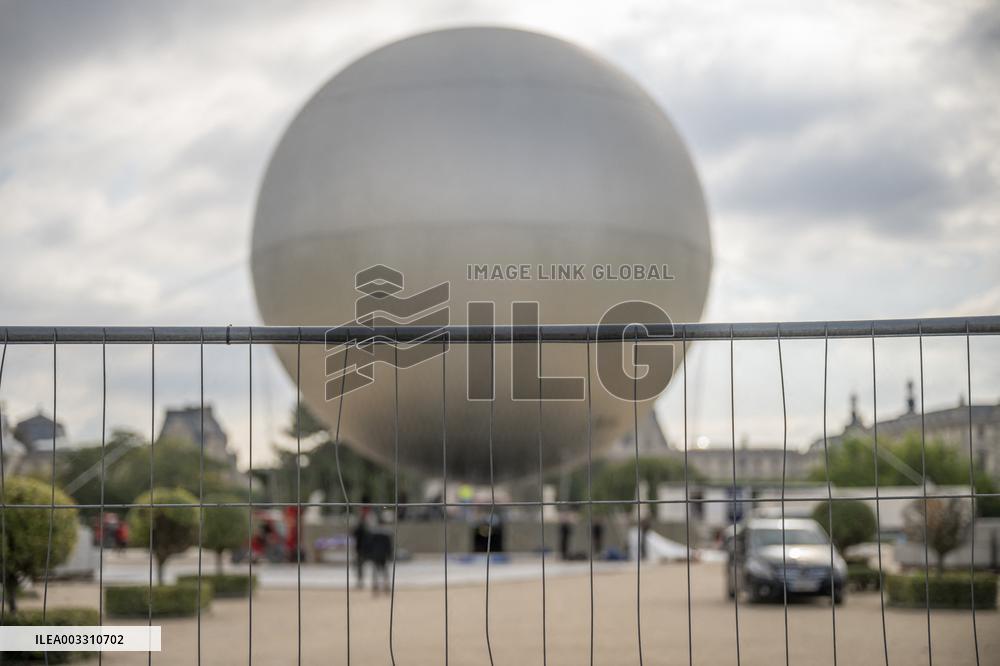 Dismantling The Olympic Cauldron - Paris
