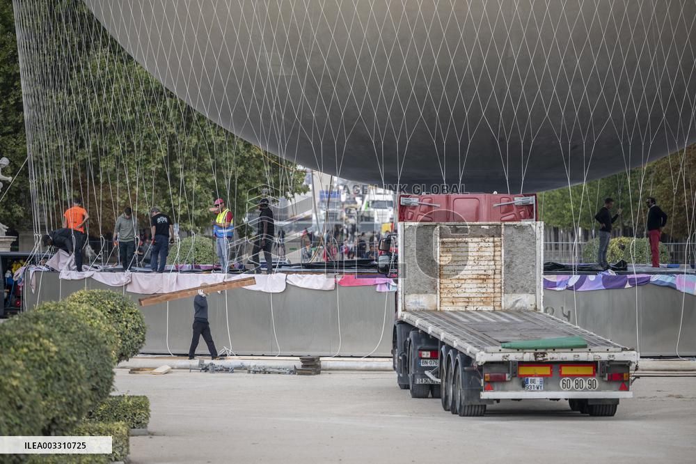 Dismantling The Olympic Cauldron - Paris
