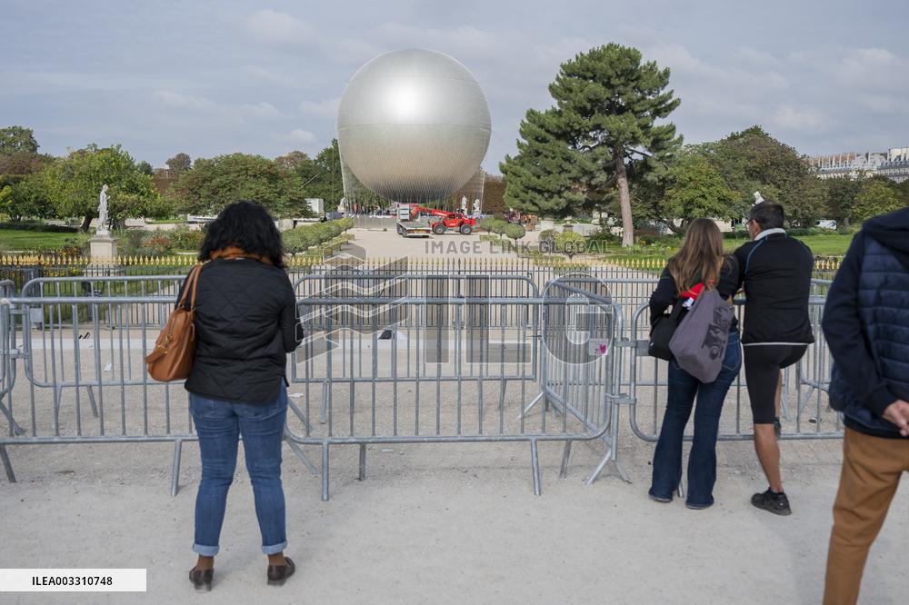 Dismantling The Olympic Cauldron - Paris