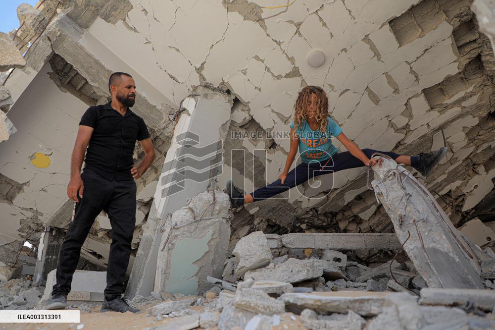 Deadly Israeli Attacks Flatten Homes - Gaza