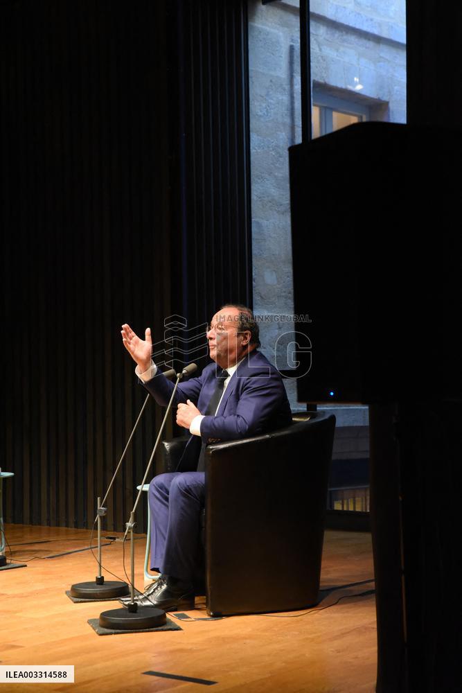 Francois Hollande Dedicates His Book - Bordeaux
