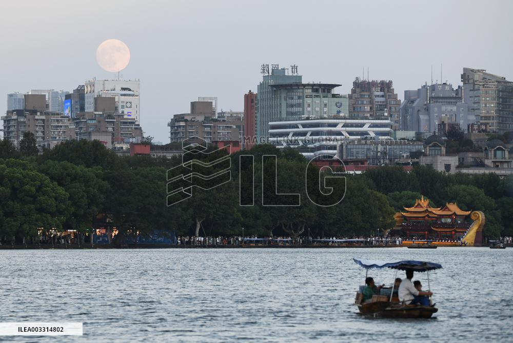 Super Moon Appear in Hangzhou