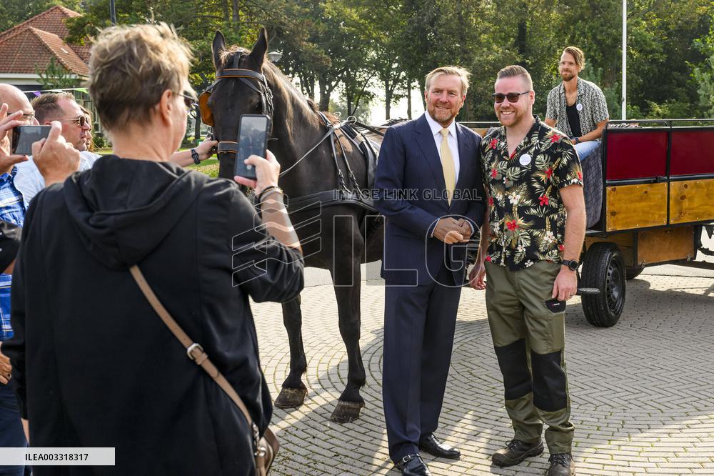 King At Centenary Of Residential Care Park Willem Van Den Bergh - Netherlands
