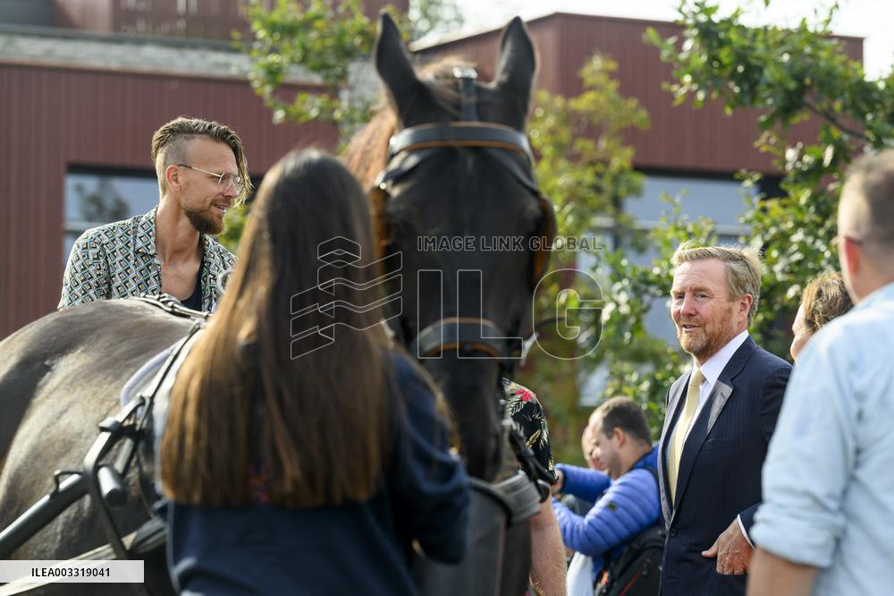 King At Centenary Of Residential Care Park Willem Van Den Bergh - Netherlands
