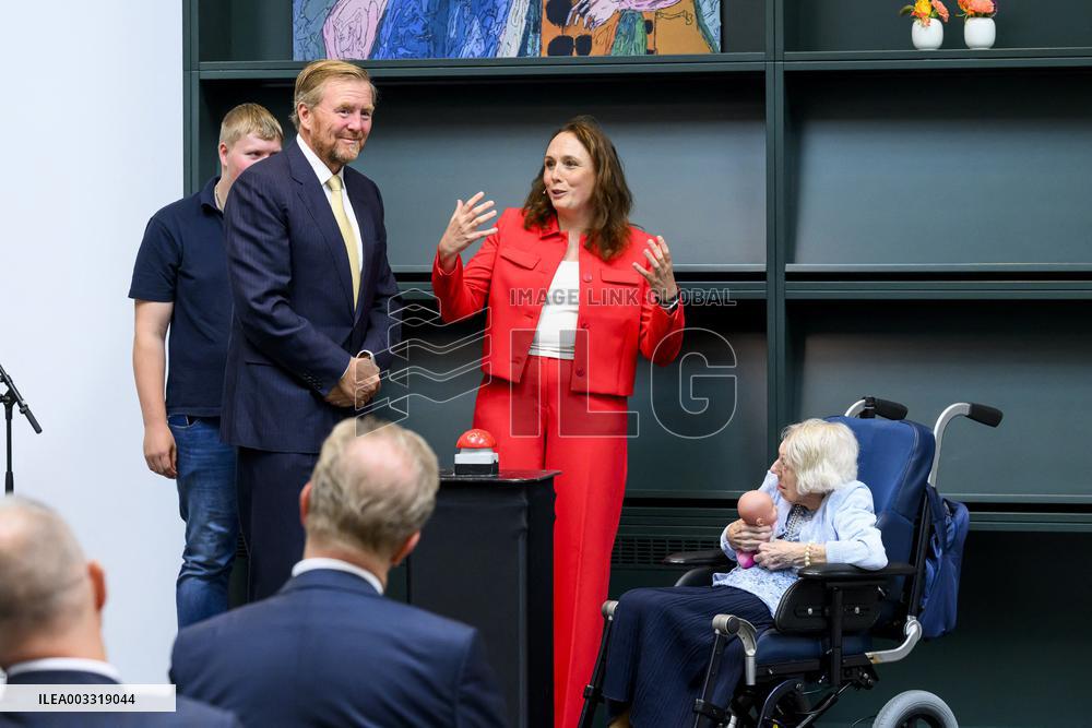 King At Centenary Of Residential Care Park Willem Van Den Bergh - Netherlands