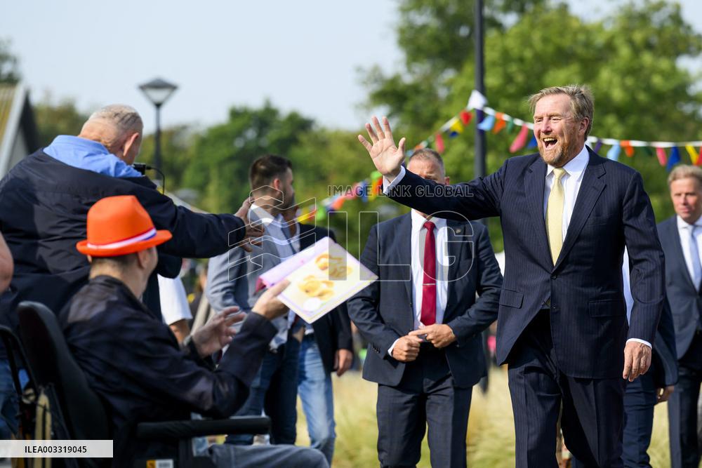 King At Centenary Of Residential Care Park Willem Van Den Bergh - Netherlands