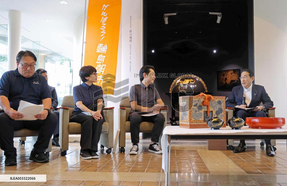 Japan PM visits quake-hit Ishikawa Pref. city