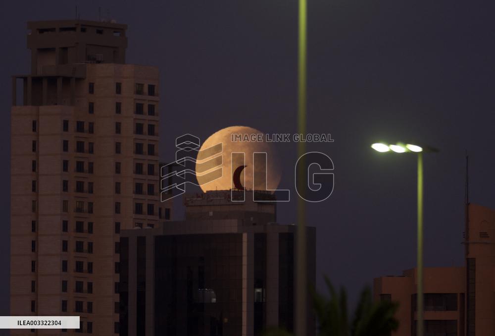Supermoon Sky Over Kuwait City