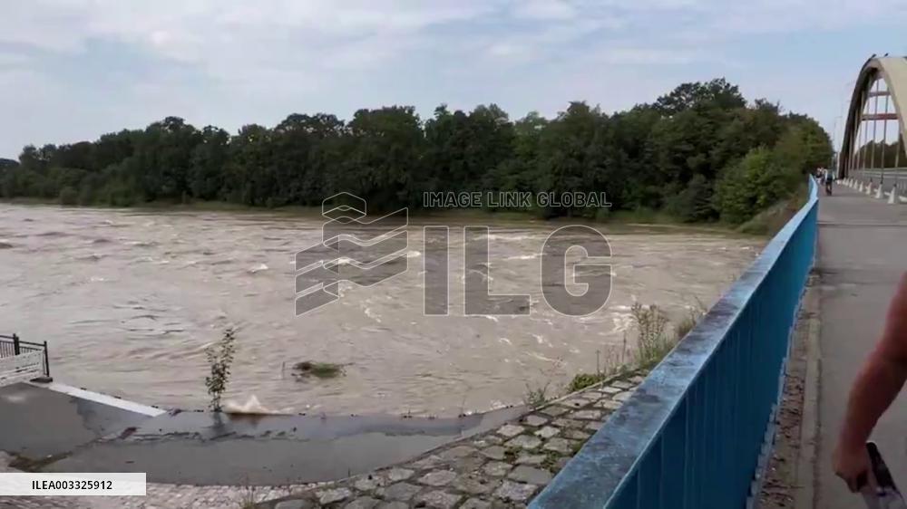 Poland: Flooding Threat Continues In Southern City Of Wroclaw 3