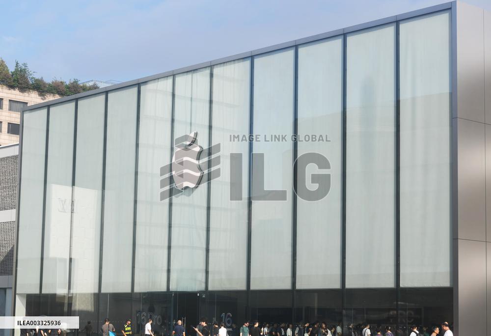 iPhone 16 on Sale in Hangzhou