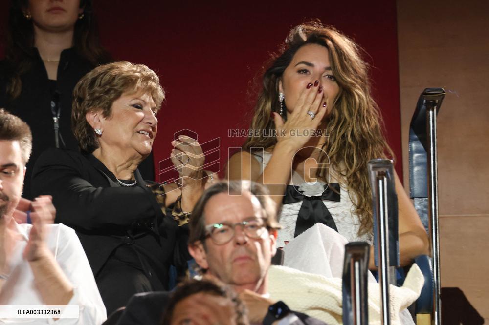 San Sebastian Festival - Penelope Cruz Gets Emotional