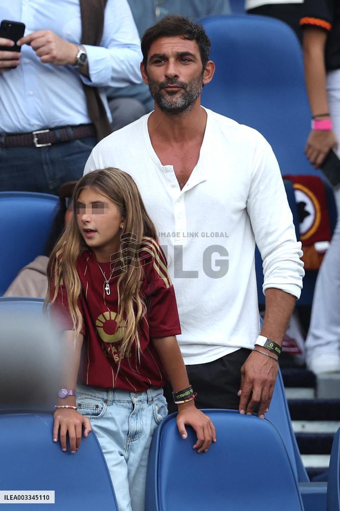 Roma, pomeriggio tra padri e figli allo stadio Olimpico per i vip che assistono alla partita AS Roma vs Udinese Calcio