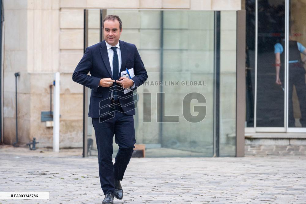 New French Government Arrives In Matignon - Paris