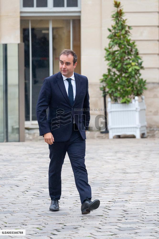 New French Government Arrives In Matignon - Paris