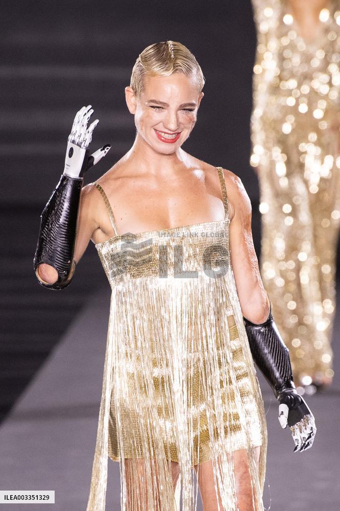 PFW L Oreal Runway