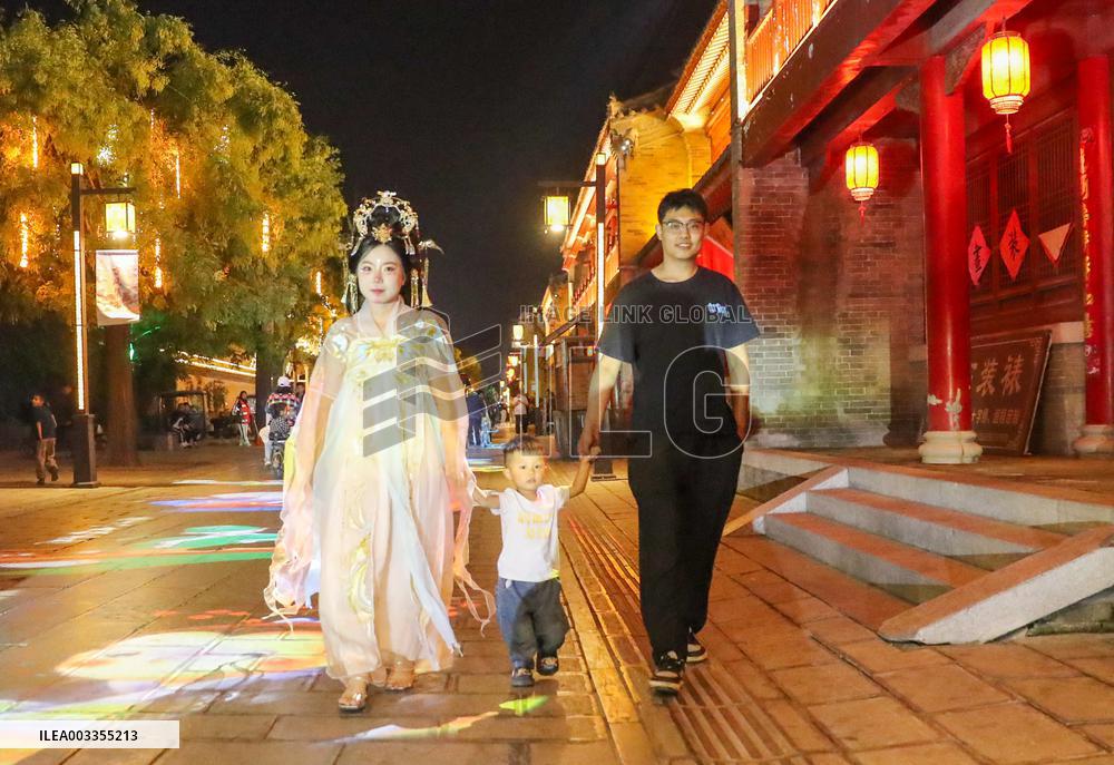Xunxian Ancient City Night Economic Consumption