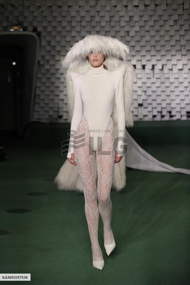 PFW - Luis de Javier Runway