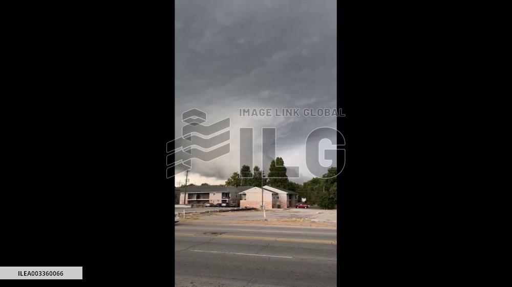 US: Massive Storm Cloud Looms Over Oklahoma