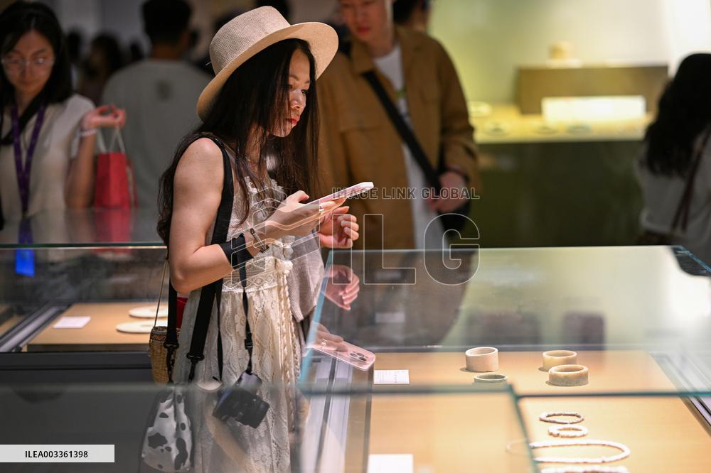 Visitors Visit The Nanjing Museum in Nanjing