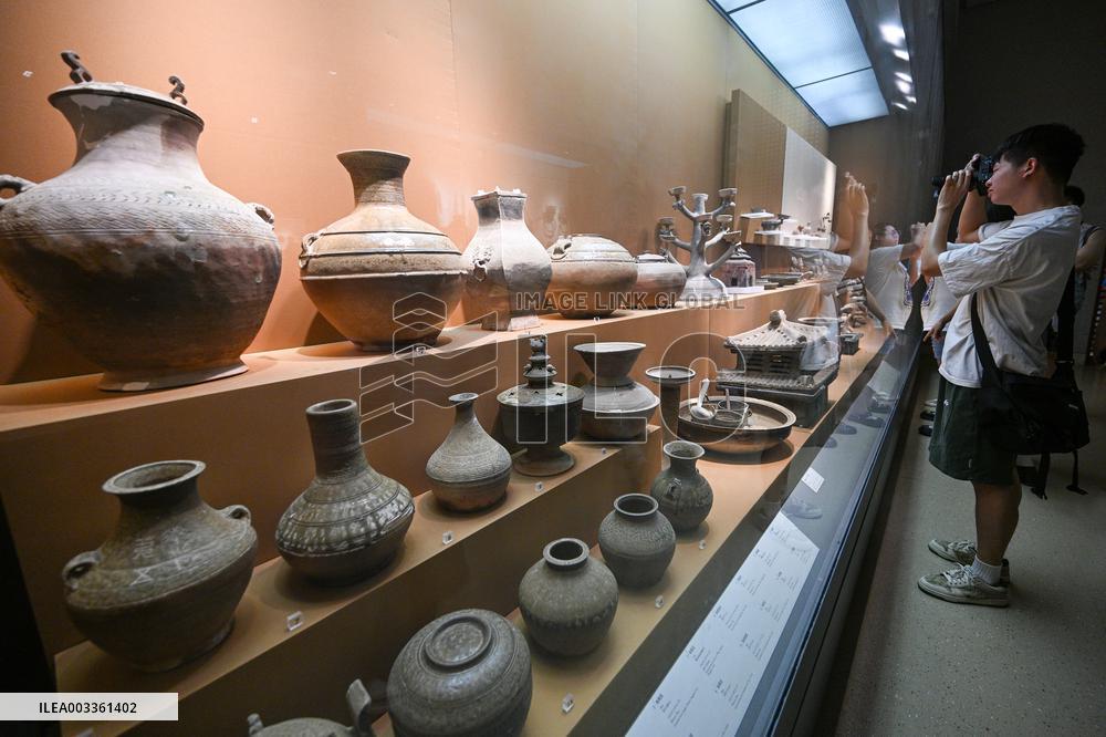 Visitors Visit The Nanjing Museum in Nanjing