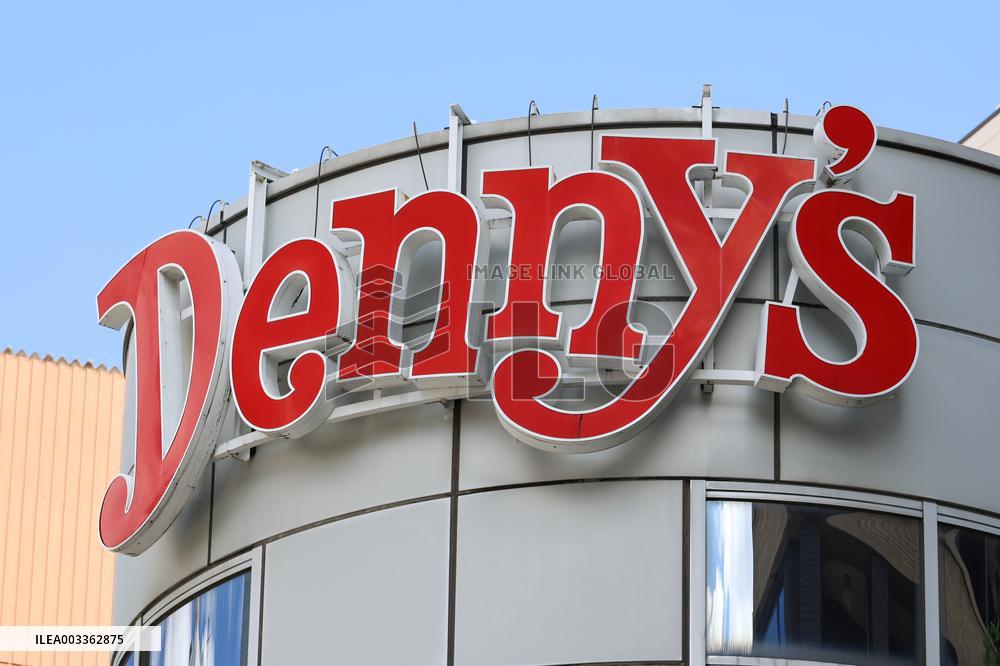 Denny's signage and logo