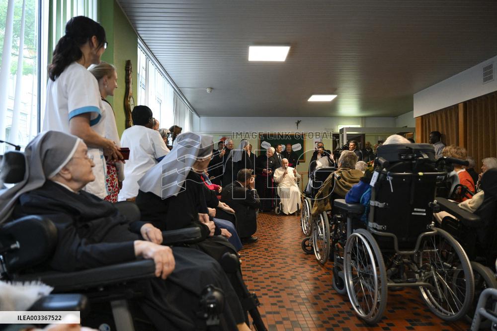 Pope Francis Visits A Senior Residence - Brussels