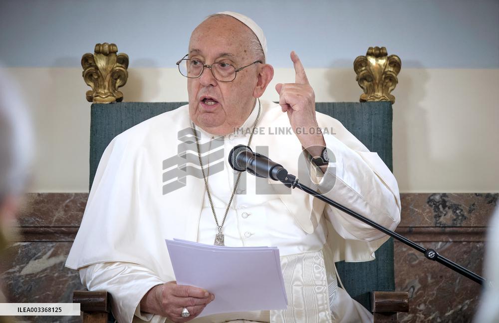 Pope Francis Meets Belgium's Civil Authorities - Laeken