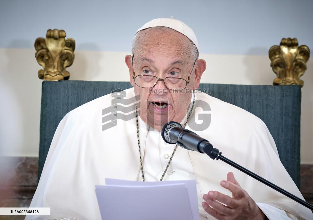 Pope Francis Meets Belgium's Civil Authorities - Laeken