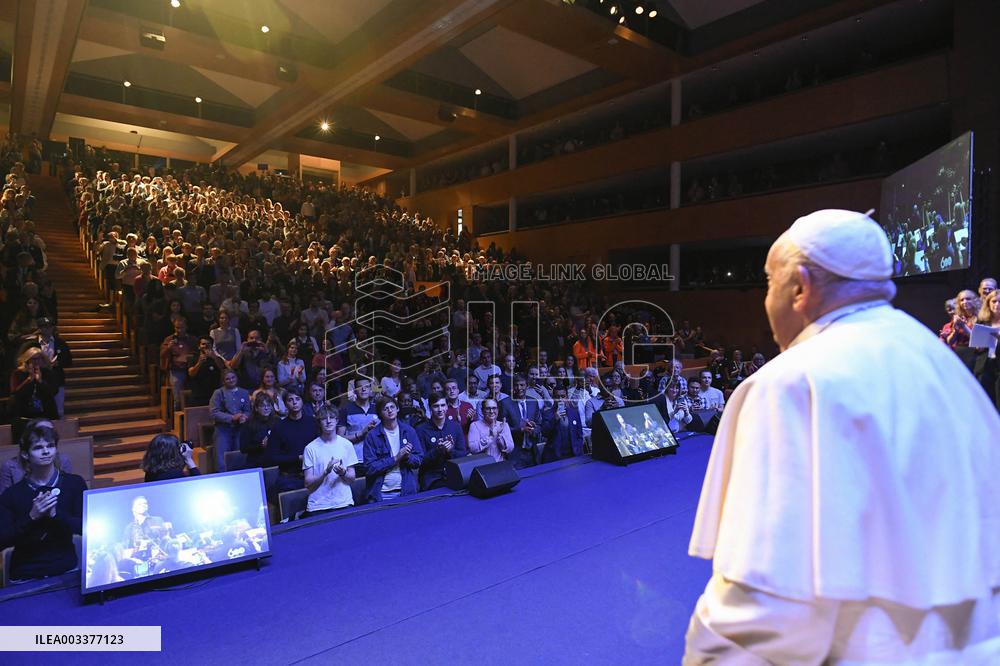 Pope Francis Meets The Students Of Louvain University - Belgium