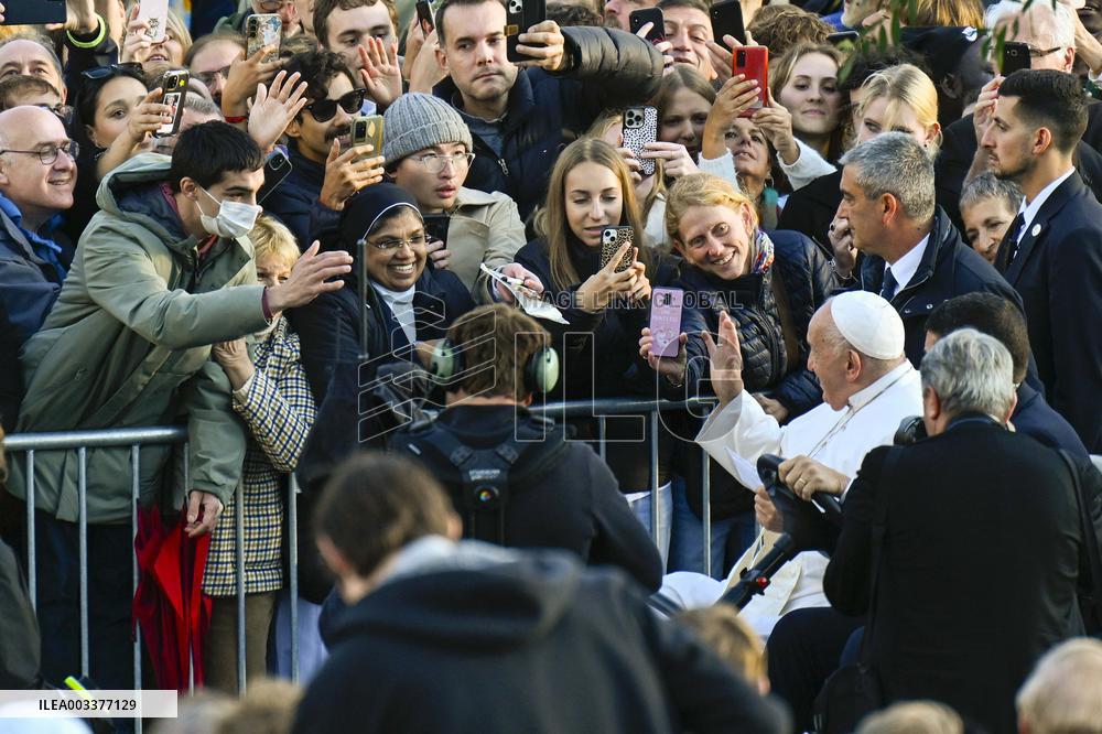 Pope Francis Meets The Students Of Louvain University - Belgium