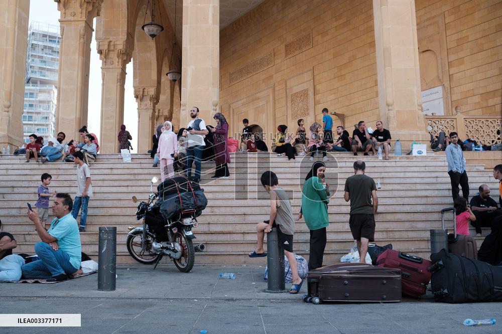 Hundreds Of Thousands Refugees Flee Southern Lebanon