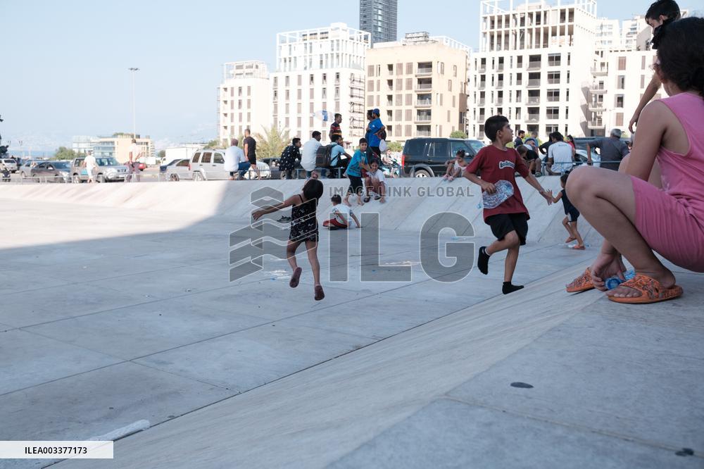 Hundreds Of Thousands Refugees Flee Southern Lebanon