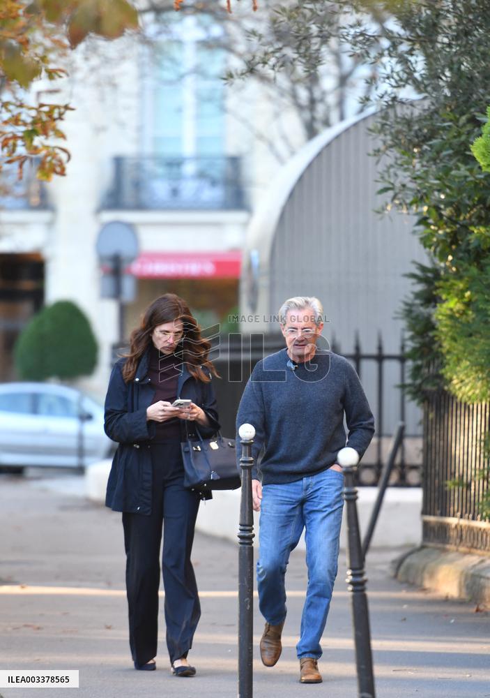 Kyle MacLachlan And Wife Out On A Walk - Paris