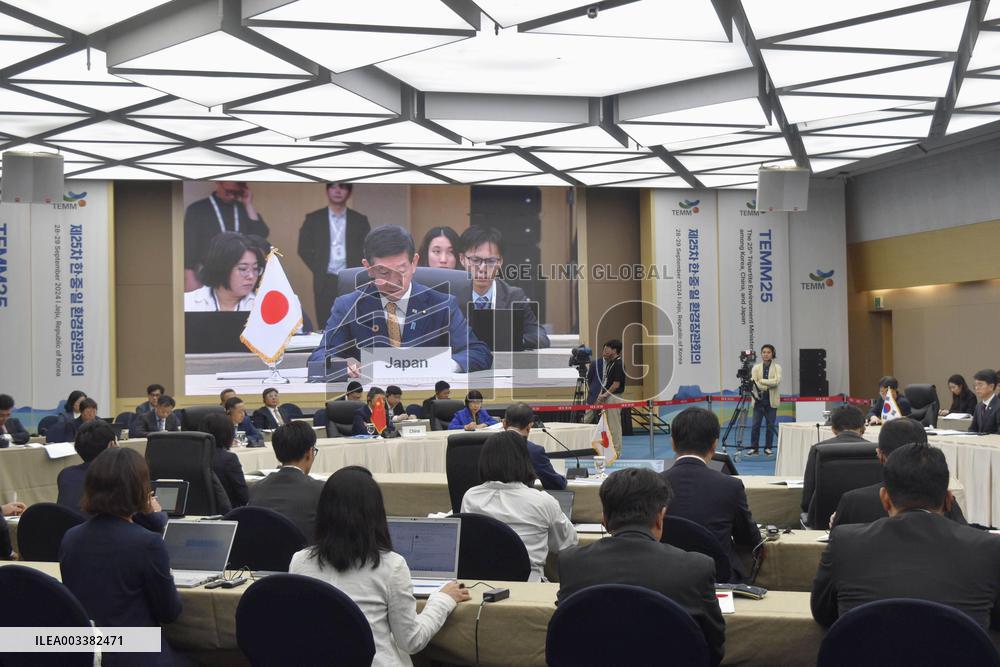 Trilateral environment meeting on Jeju Island