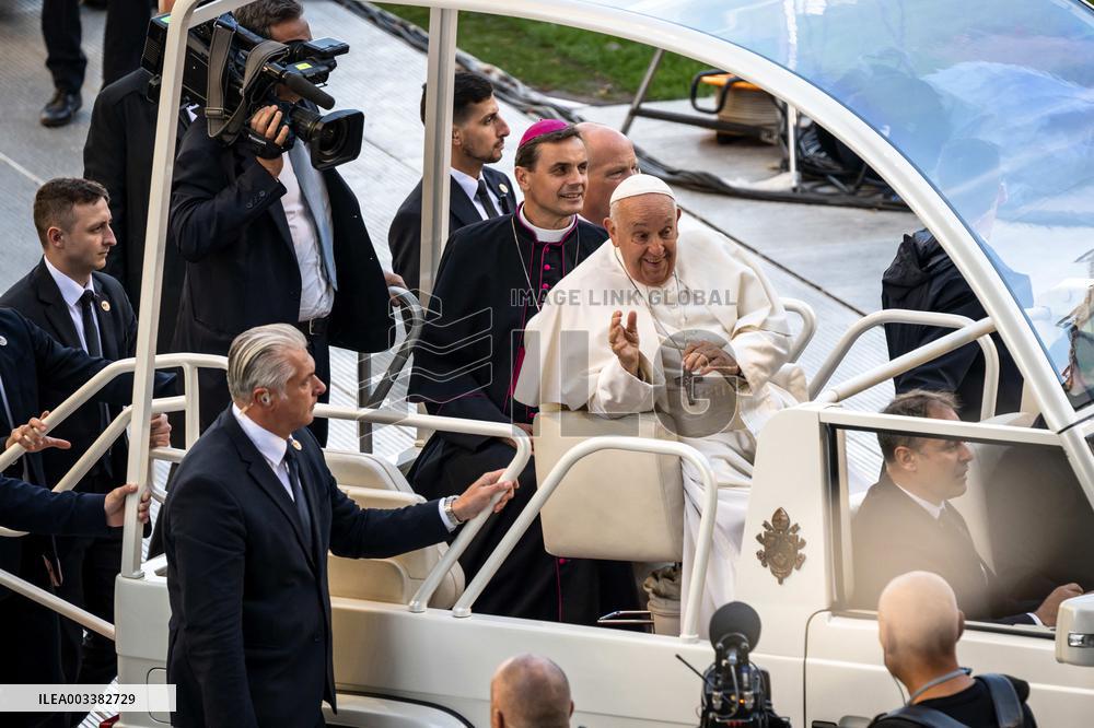 Pope Francis Leads Mass At King Baudouin Stadium - Brussels