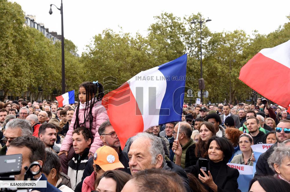 Tribute To Philippine, A 19-Year-Old Student Found Dead - Paris