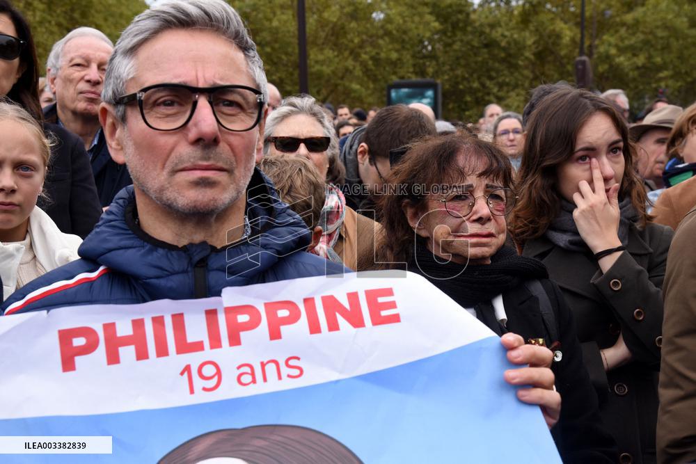 Tribute To Philippine, A 19-Year-Old Student Found Dead - Paris