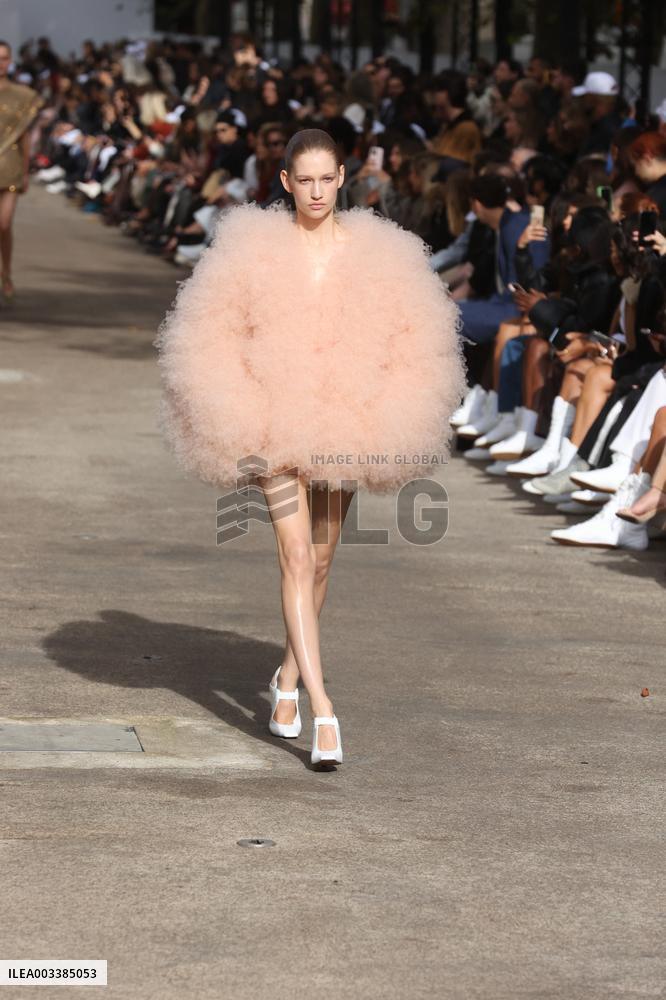 PFW - Stella McCartney Runway